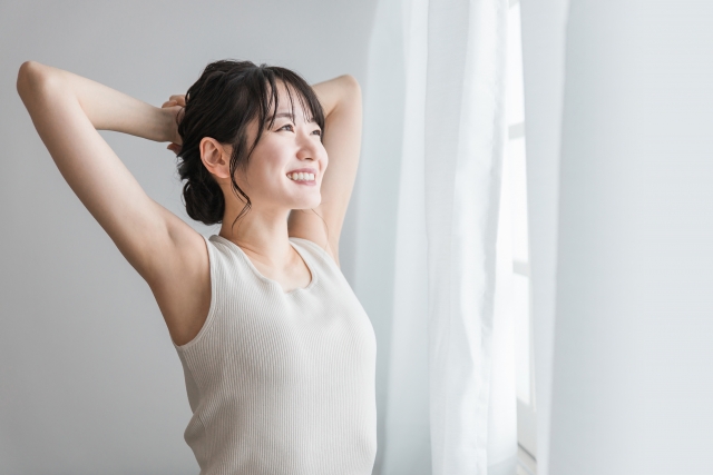 リラックスした感じの女性